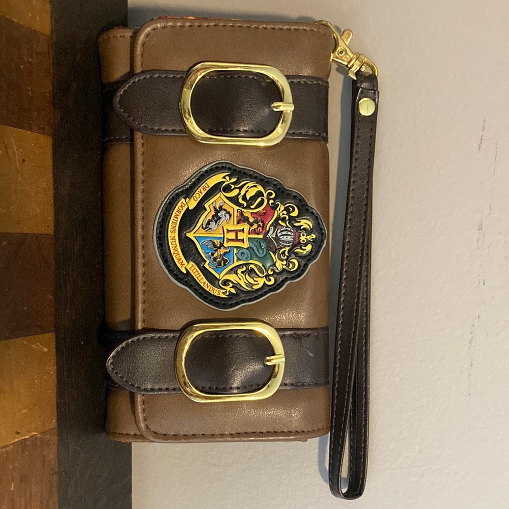Hogwarts Alumni Trifold Wristlet/Wallet